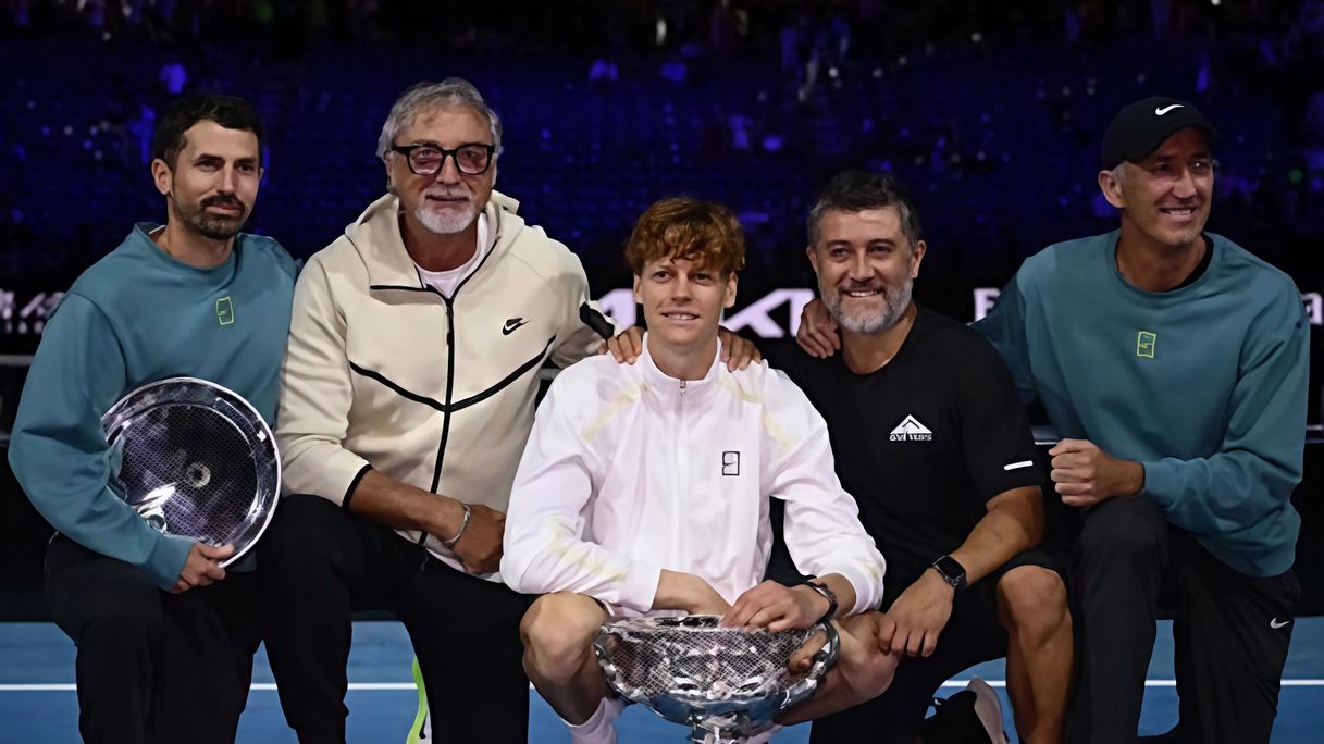 Jannik Sinner: il campione che condivide i suoi successi con il team
