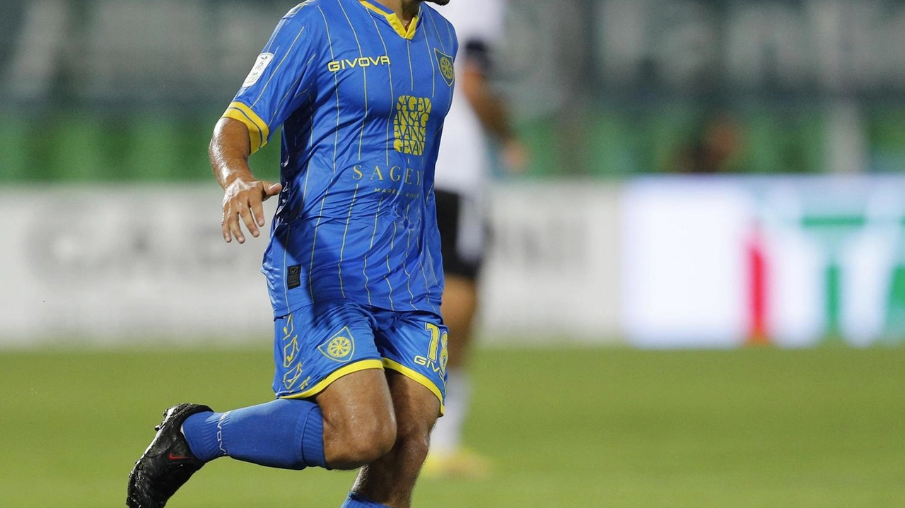 Carrarese sfida il Palermo: Calabro punta a un'altra giornata storica