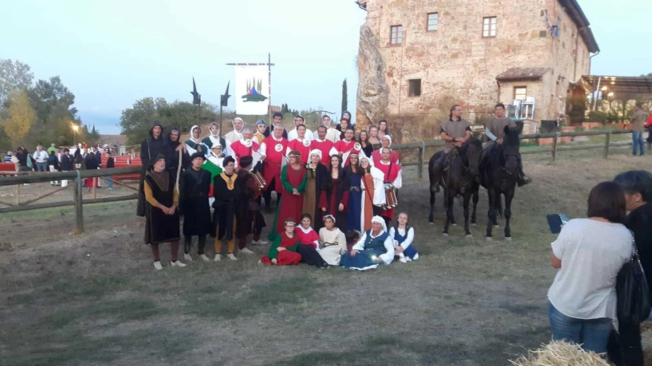 Un’immagine di una passata edizione della Festa di Montaperti Passato e Presente Un’immagine di una passata edizione della Festa di Montaperti Passato e Presente