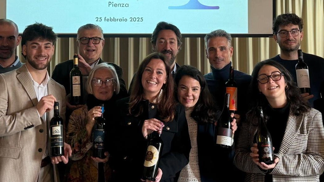 Il “vino più bello del mondo” è diventato grande e punta a crescere ancora, con vista Docg. Un vino di... Il “vino più bello del mondo” è diventato grande e punta a crescere ancora, con vista Docg. Un vino di...