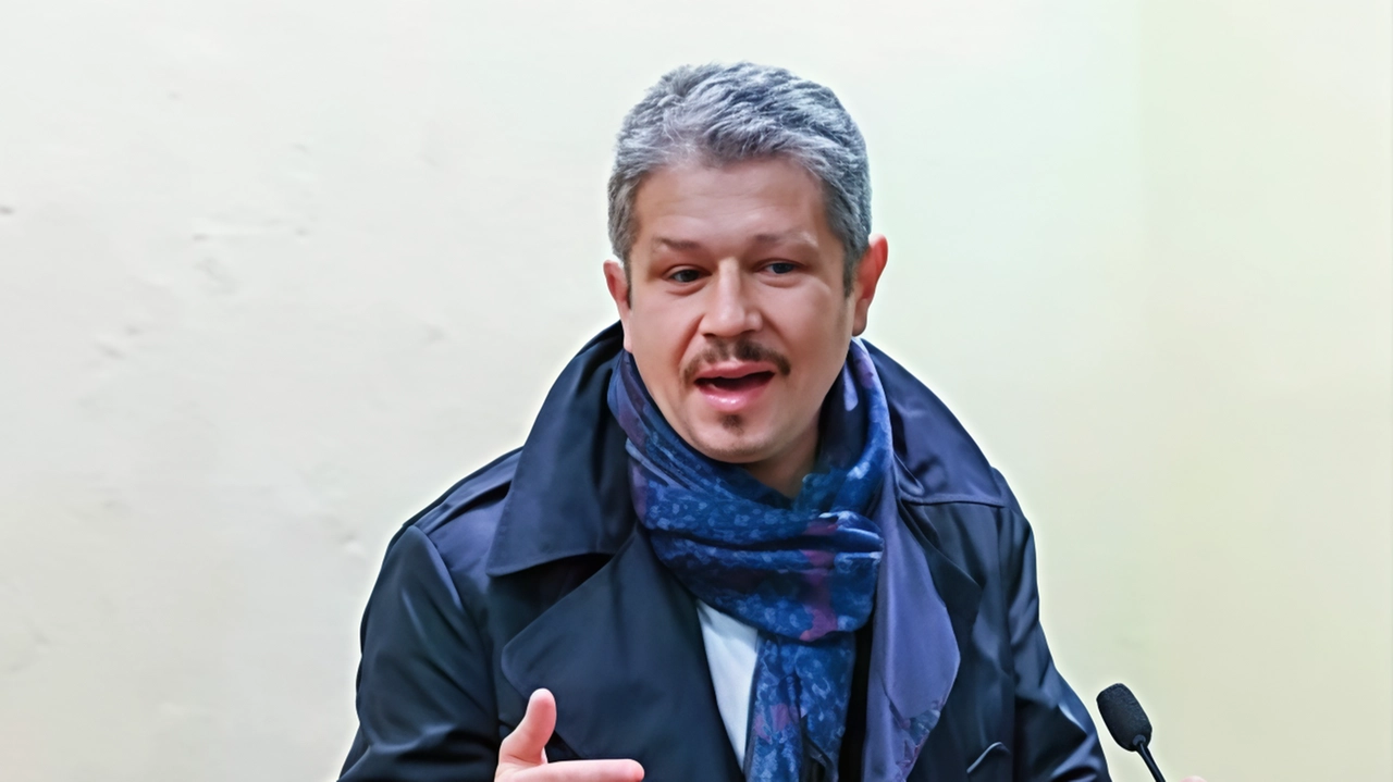 L’iniziativa del sindaco di San Miniato Simone Giglioli per rendere omaggio a tutti coloro che hanno lavorato per la comunità e per affermare la democrazia L’iniziativa del sindaco di San Miniato Simone Giglioli per rendere omaggio a tutti coloro che hanno lavorato per la comunità e per affermare la democrazia