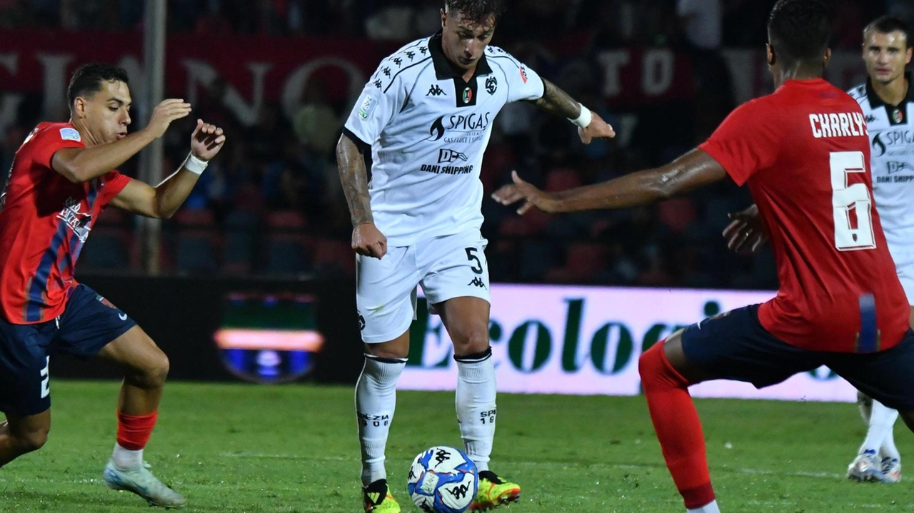 Tifosi dello Spezia contrari al recupero della 34ª giornata il 13 maggio