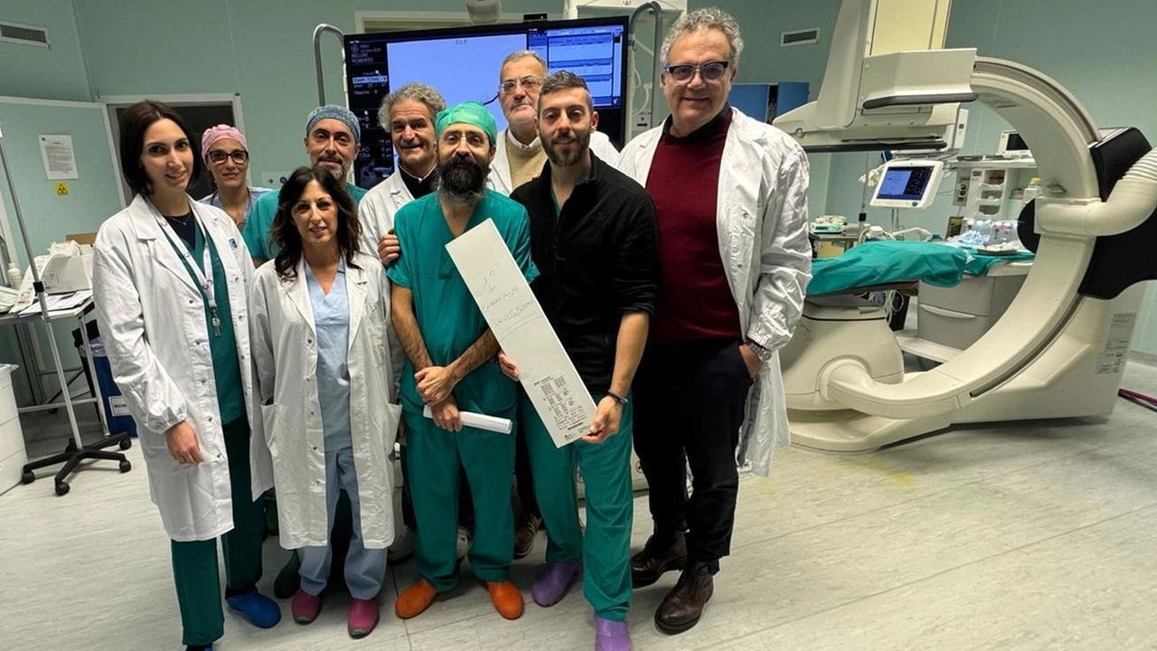 Il direttore di chirurgia vascolare del Misericordia Federico Filippi spiega i vantaggi: "È un sistema molto innovativo e mini-invasivo, una soluzione ottimale per pazienti fragili".