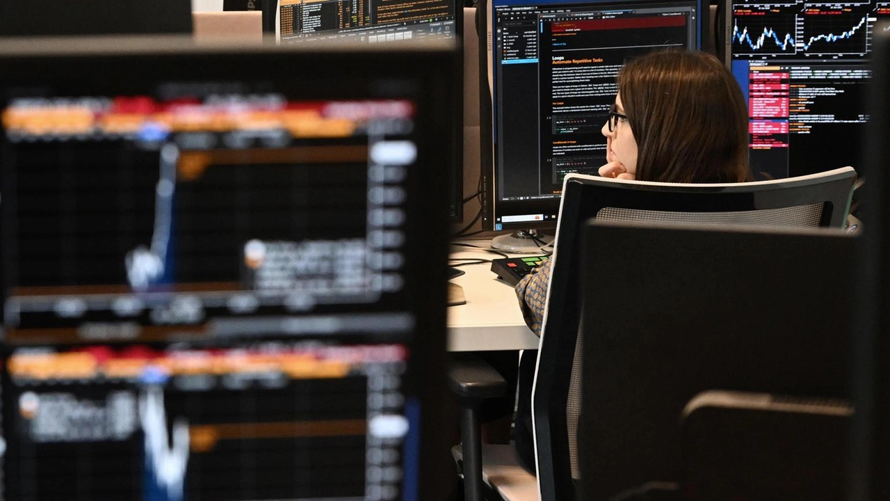 In calo anche Stm. Lo spread tra Btp e Bund stabile a 86 punti In calo anche Stm. Lo spread tra Btp e Bund stabile a 86 punti