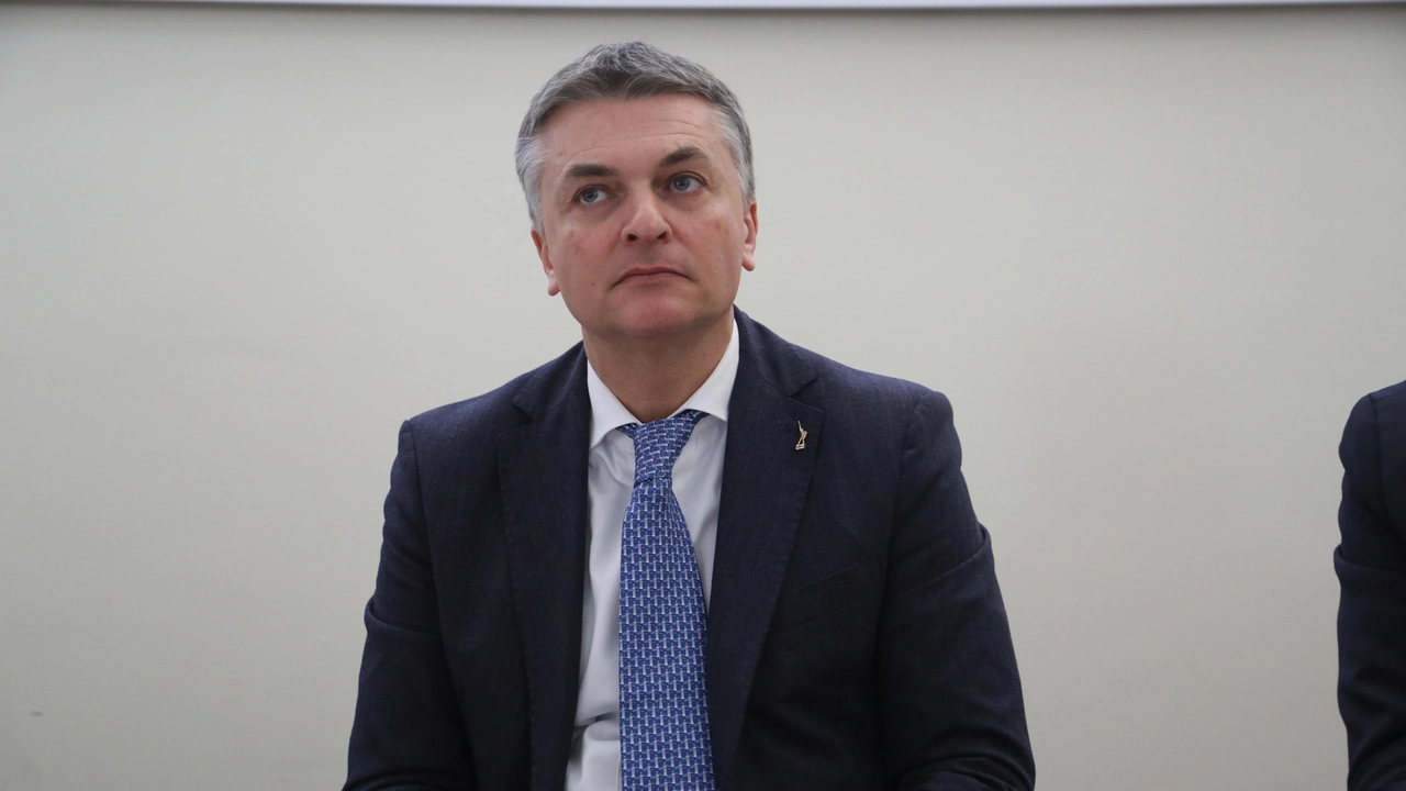 All’inaugurazione della rotatoria di Bottagna in programma lunedì interverrà anche il vice ministro alle Infrastrutture e dei trasporti Edoardo Rixi All’inaugurazione della rotatoria di Bottagna in programma lunedì interverrà anche il vice ministro alle Infrastrutture e dei trasporti Edoardo Rixi