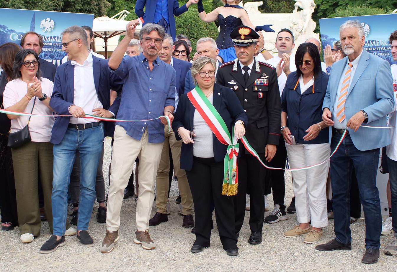 https://www.lanazione.it/image-service/view/acePublic/alias/contentid/ZmQ0MWNiNWMtNTZmNi00/0/un-aperitivo-per-3mila-larcobaleno-destate-fa-il-tutto-esaurito-nello-scenario-del-prato.jpeg