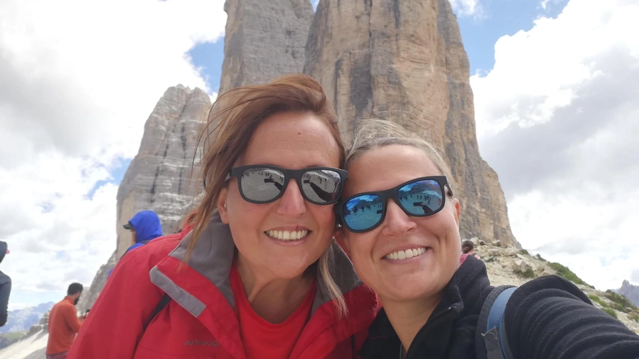 Glenda Giovannardi e Isabella Passaglia, sposate e mamme di una bambina di tre anni e uno di due, festeggiano la sentenza della Consulta Glenda Giovannardi e Isabella Passaglia, sposate e mamme di una bambina di tre anni e uno di due, festeggiano la sentenza della Consulta