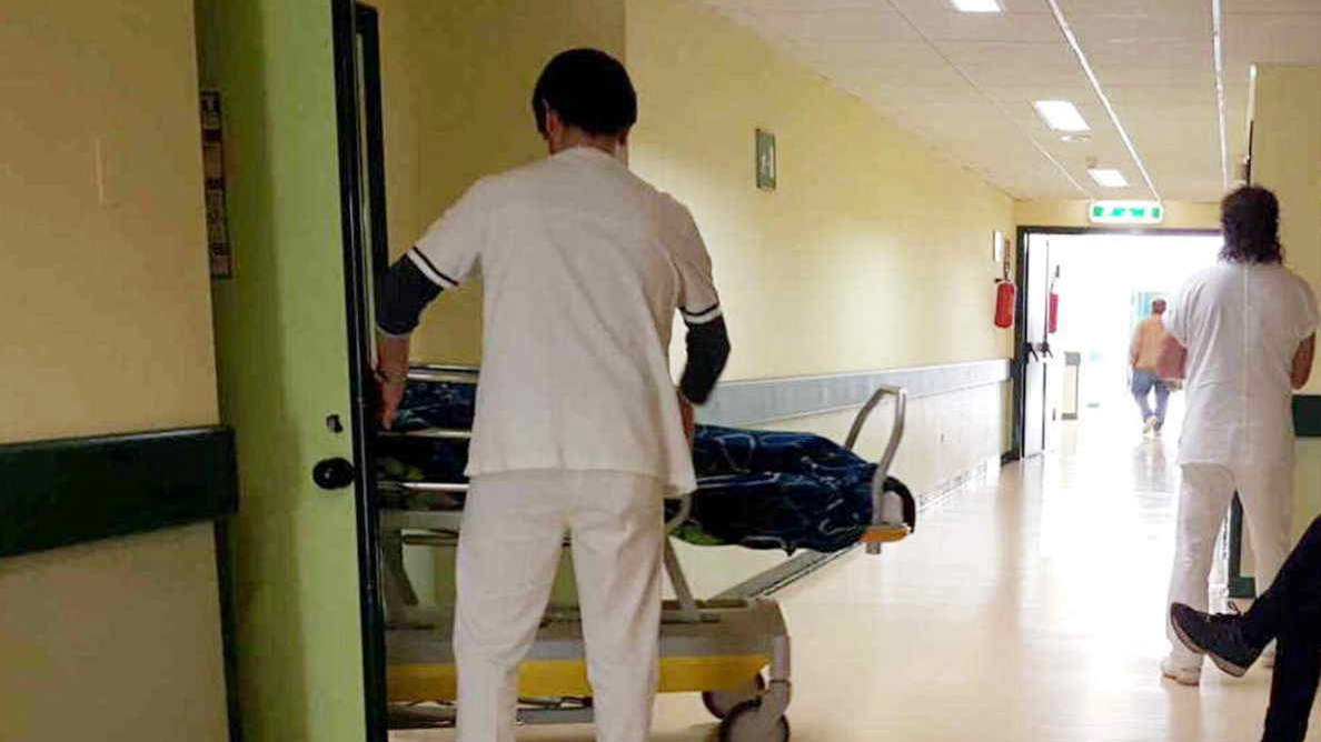 Il bimbo è ricoverato al reparto di Pediatria dell’ospedale di Foligno con molte ferite Il bimbo è ricoverato al reparto di Pediatria dell’ospedale di Foligno con molte ferite