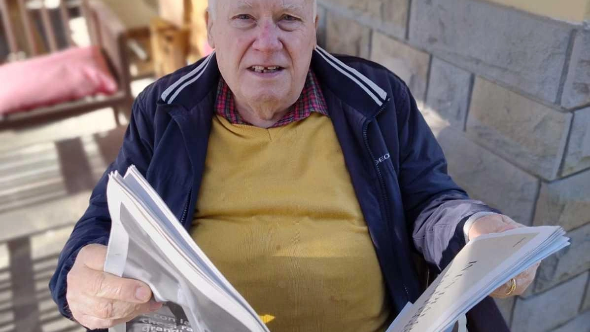 Francesco Testerini, anghiarese doc e oggi 82enne pensionato, è il «padre» della Mostra Mercato dell’Artigianato della Valtiberina: sopra Piero Calli