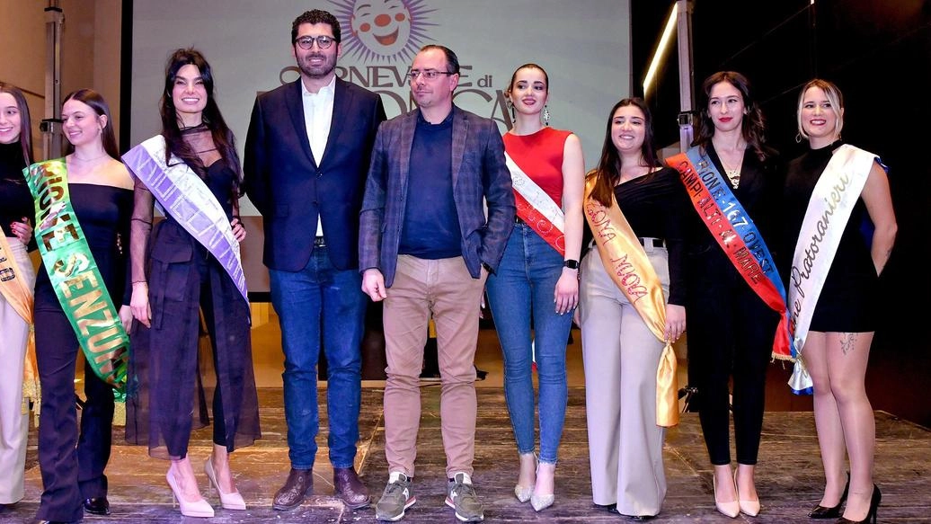 Ieri alla Fonderia 1 il gran galà di presentazione della storica kermesse del Golfo. La prima uscita dei carri sarà domenica 2 febbraio Ieri alla Fonderia 1 il gran galà di presentazione della storica kermesse del Golfo. La prima uscita dei carri sarà domenica 2 febbraio