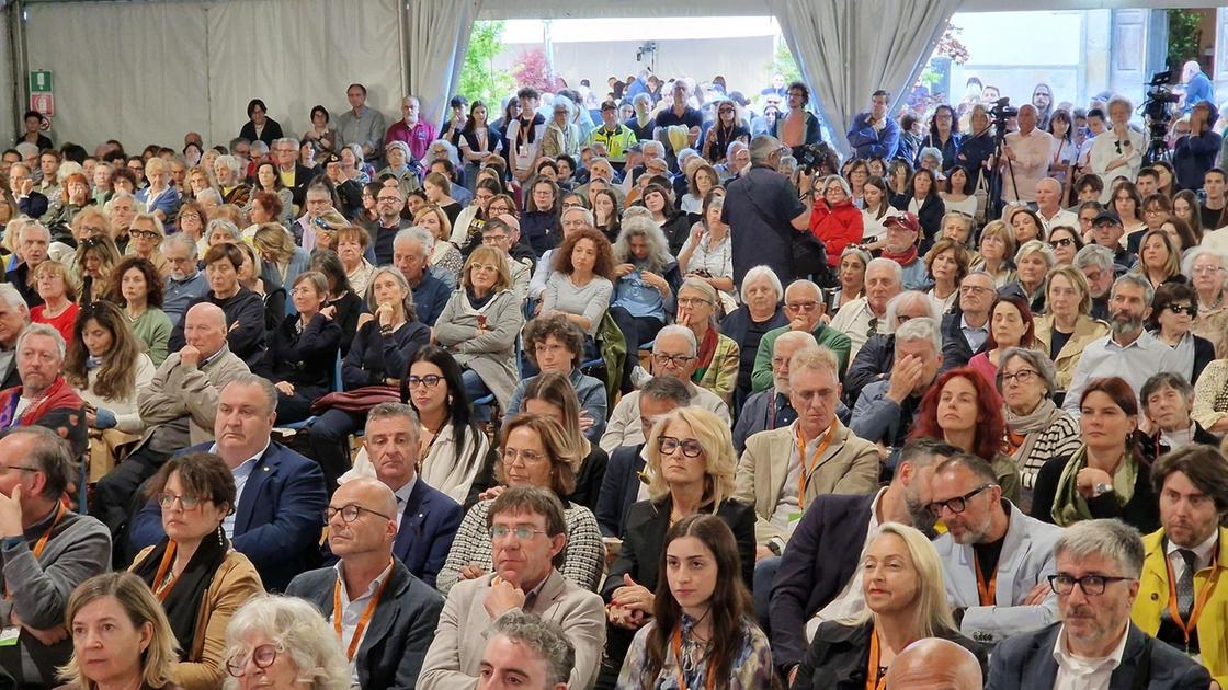 Dialoghi di Pistoia al via. Scienza, evoluzione e inclusione. Folla per l’apertura di Pievani Dialoghi di Pistoia al via. Scienza, evoluzione e inclusione. Folla per l’apertura di Pievani