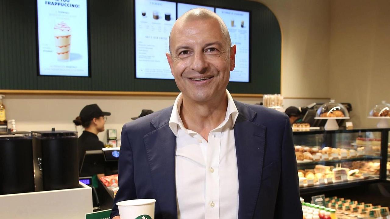 Starbucks apre il quinto store a Firenze, in partnership con Percassi, creando 26 nuovi posti di lavoro. Il design si ispira all'architettura rinascimentale della città. Presenza sempre più capillare in una delle città simbolo dell'Italia. Starbucks apre il quinto store a Firenze, in partnership con Percassi, creando 26 nuovi posti di lavoro. Il design si ispira all'architettura rinascimentale della città. Presenza sempre più capillare in una delle città simbolo dell'Italia.