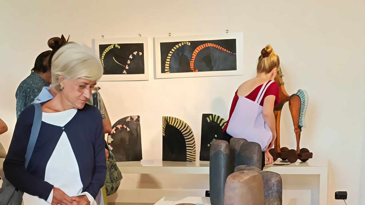 Non è soltanto un evento espositivo, ma una vera dichiarazione d’amore per l’artigianato artistico. La quinta ’Quadriennale di Arte Ceramica’,... Non è soltanto un evento espositivo, ma una vera dichiarazione d’amore per l’artigianato artistico. La quinta ’Quadriennale di Arte Ceramica’,...