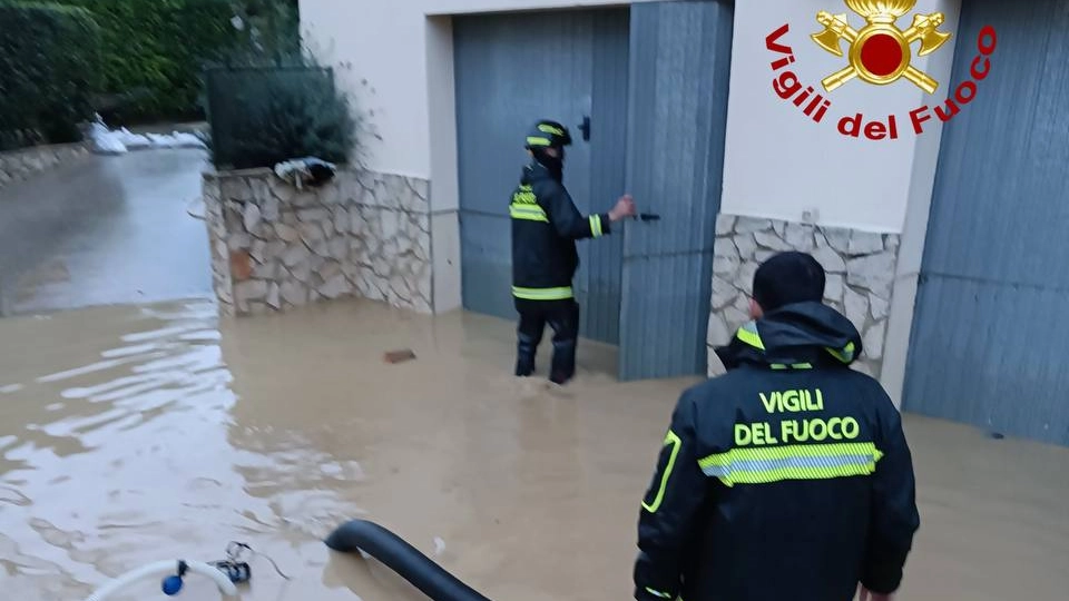 L'intervento dei vigili del fuoco L'intervento dei vigili del fuoco