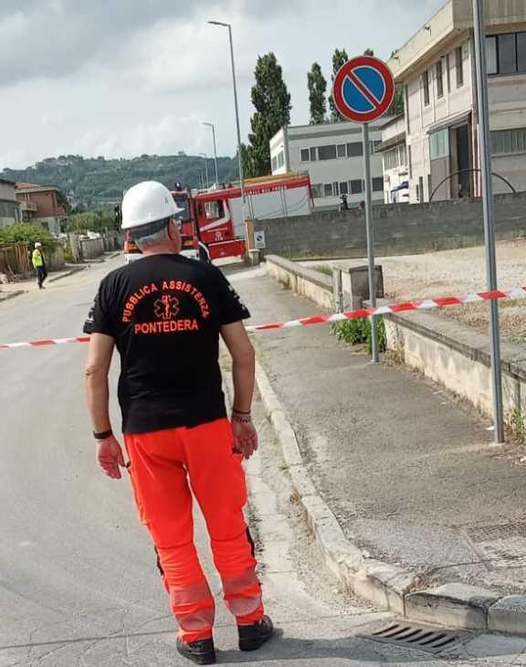 rogo in un azienda a fuoco un furgone carico di contatori