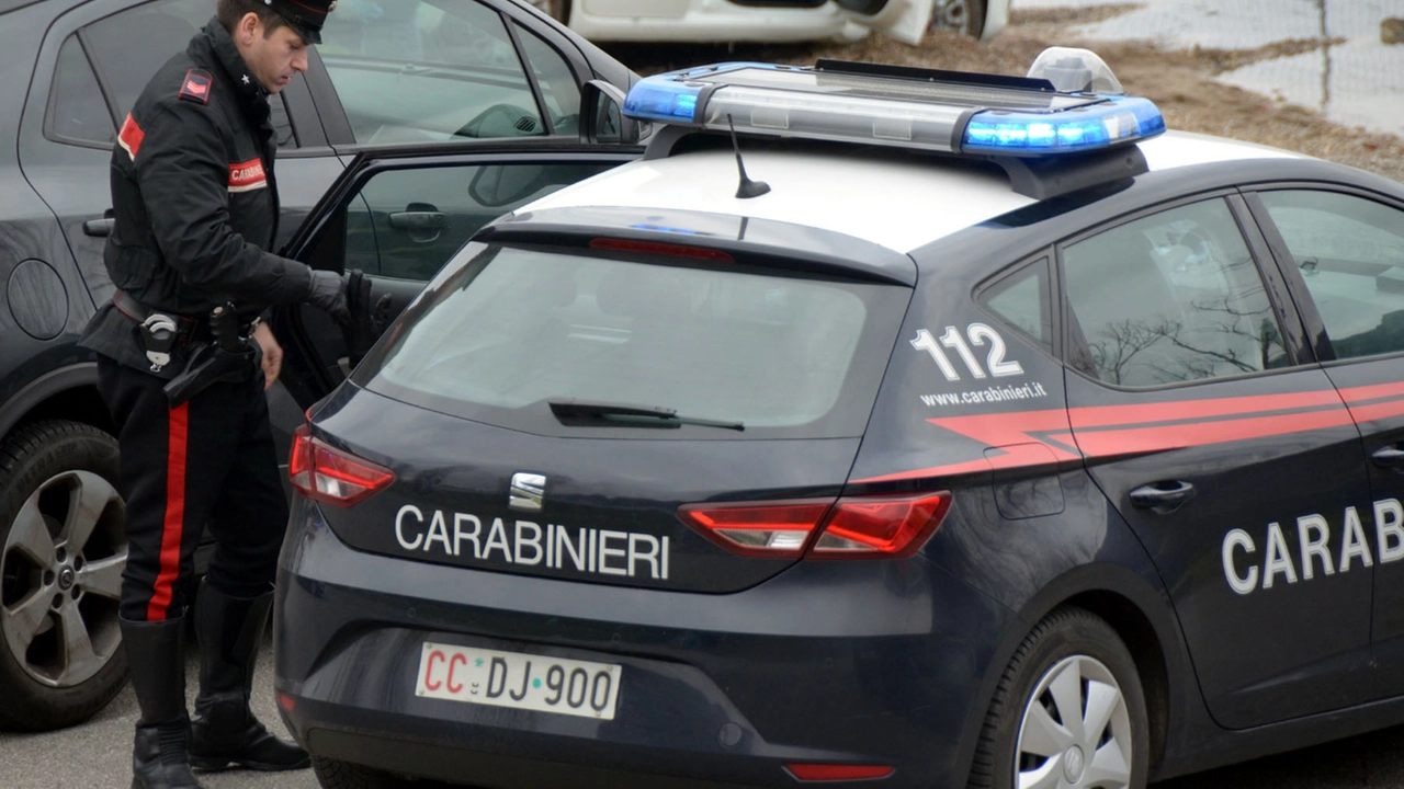 Carabinieri (foto di archivio) Carabinieri (foto di archivio)
