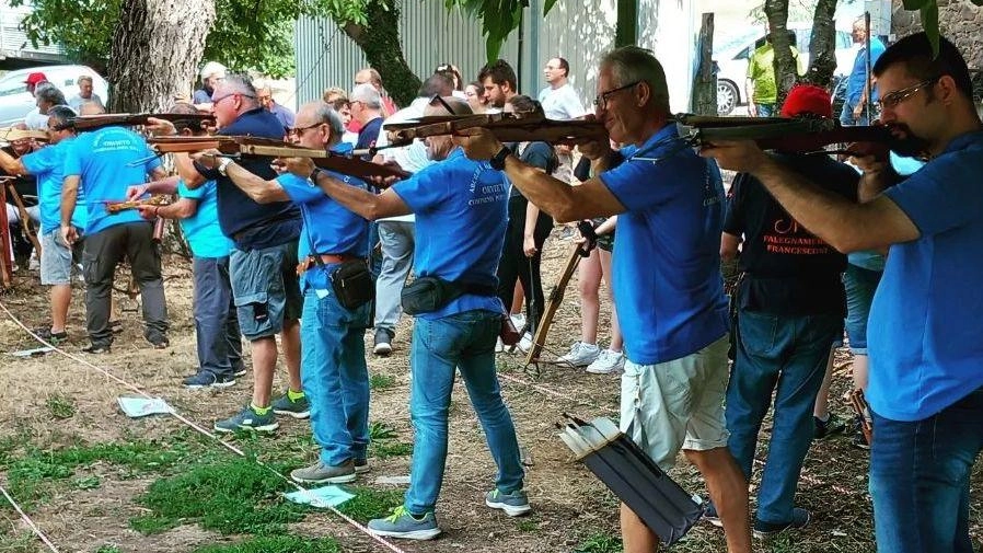 Il Campionato italiano di balestra manesca antica riparte. da Castelnuovo Berardenga domenica 8 settembre. Prima gara di selezione Il Campionato italiano di balestra manesca antica riparte. da Castelnuovo Berardenga domenica 8 settembre. Prima gara di selezione