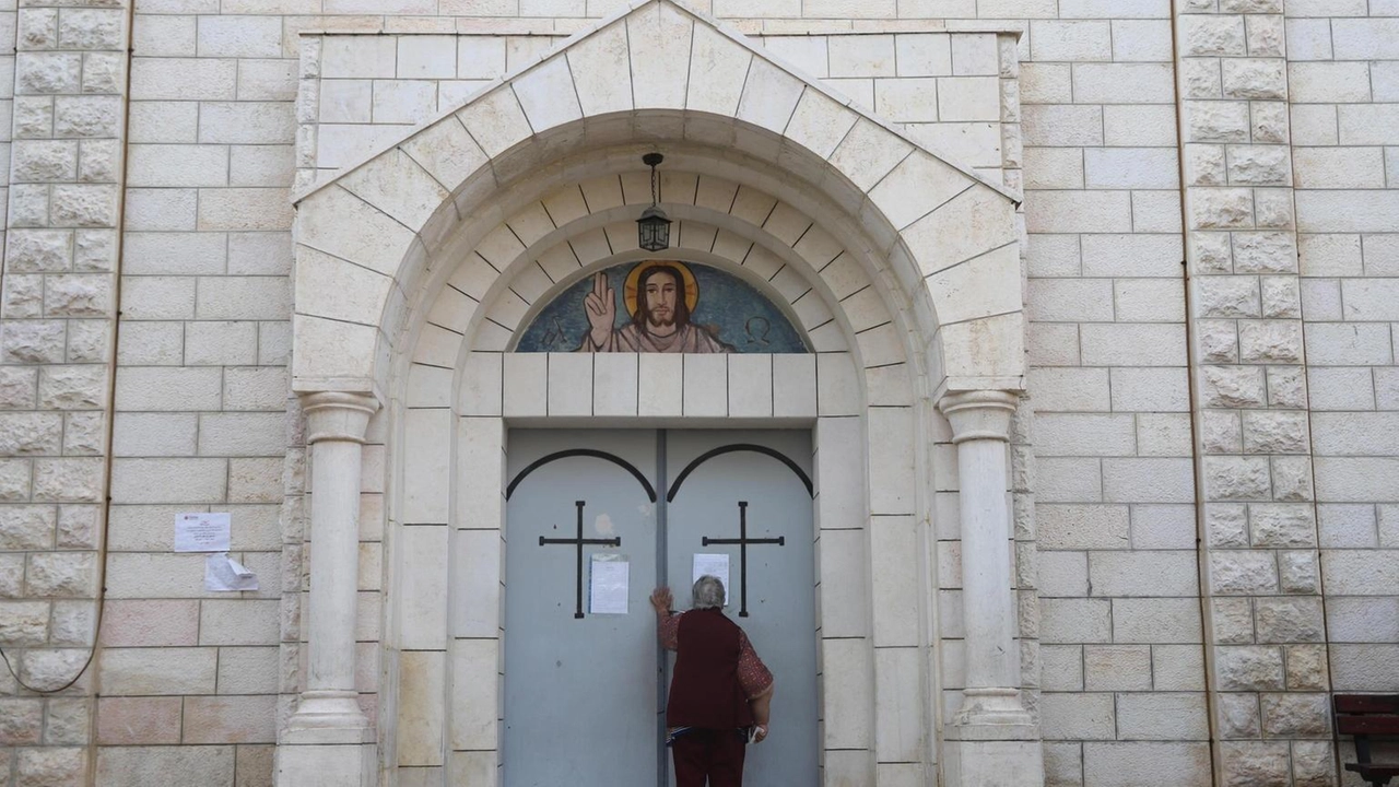 Ferito anche il parroco, padre Romanelli Ferito anche il parroco, padre Romanelli