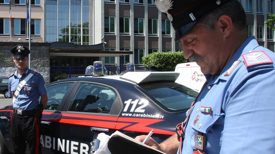 Carabinieri in servizio in una immagine d’archivio. I militari sono stati aggrediti ieri pomeriggio durante un controllo Carabinieri in servizio in una immagine d’archivio. I militari sono stati aggrediti ieri pomeriggio durante un controllo