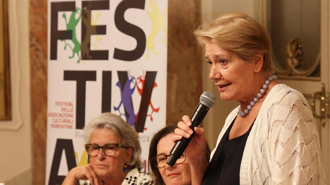Ieri mattina è stato presentato il programma di appuntamenti per festeggiare i dieci anni delle Associazioni culturali fiorentine. In primo piano la presidente Antonia Ida Fontana Ieri mattina è stato presentato il programma di appuntamenti per festeggiare i dieci anni delle Associazioni culturali fiorentine. In primo piano la presidente Antonia Ida Fontana