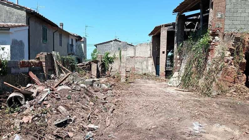 I lavori prevedono la rimozione delle strutture aggiunte nel tempo, il recupero e il riutilizzo dei materiali originali, la parziale ricostruzione delle coperture, una serie di rinforzi strutturali e la riapertura dei passaggi storici I lavori prevedono la rimozione delle strutture aggiunte nel tempo, il recupero e il riutilizzo dei materiali originali, la parziale ricostruzione delle coperture, una serie di rinforzi strutturali e la riapertura dei passaggi storici