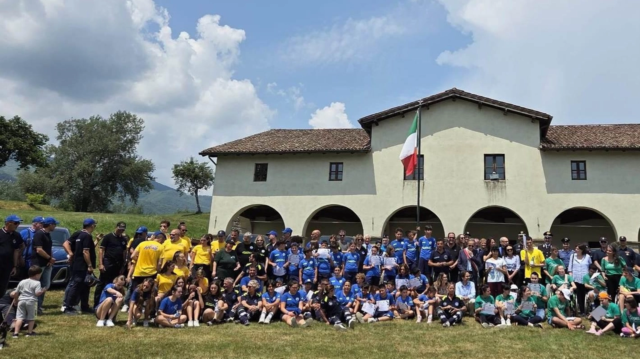 Si è concluso a Castelnuovo, alla Fortezza di Mont’ Alfonso, con il passaggio della carovana nazionale Juppiter nell’ambito dell’avventura "Back... Si è concluso a Castelnuovo, alla Fortezza di Mont’ Alfonso, con il passaggio della carovana nazionale Juppiter nell’ambito dell’avventura "Back...