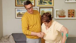 Caregiver, una vita all’inferno. La storia di Stefano: “Nessun aiuto, costretto ad abbandonare il lavoro” Caregiver, una vita all’inferno. La storia di Stefano: “Nessun aiuto, costretto ad abbandonare il lavoro”