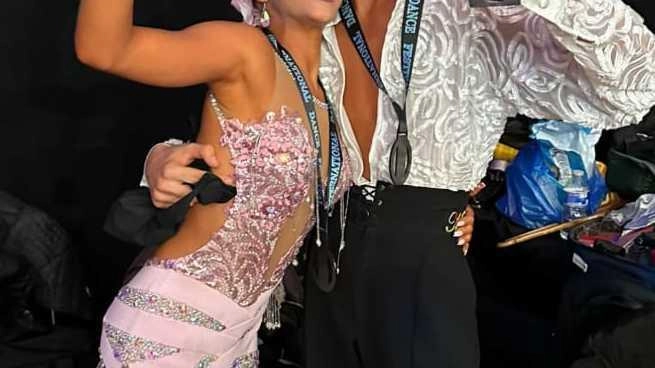 Elia Tedesco e Brenda Gozzoli dopo la vittoria a Londra. Sono vice campioni d’Europa Elia Tedesco e Brenda Gozzoli dopo la vittoria a Londra. Sono vice campioni d’Europa