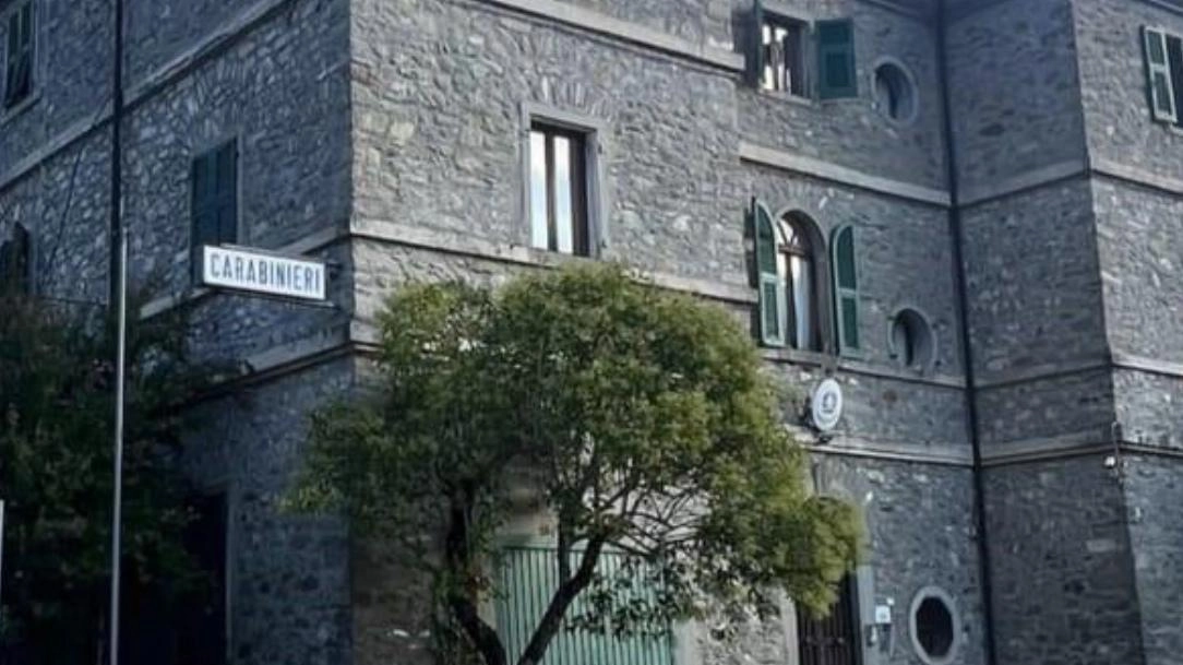 Allestita una sede temporanea per i carabinieri nella centrale piazza Roma. I lavori nello storico immobile del Comune dureranno da 12 a 18 mesi. Allestita una sede temporanea per i carabinieri nella centrale piazza Roma. I lavori nello storico immobile del Comune dureranno da 12 a 18 mesi.