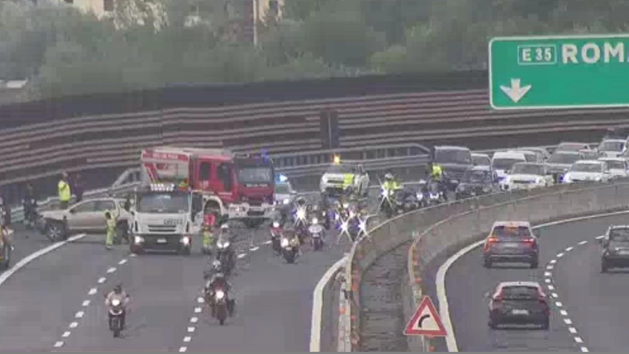 L'incidente sulla A1 all'altezza di Firenze Sud L'incidente sulla A1 all'altezza di Firenze Sud