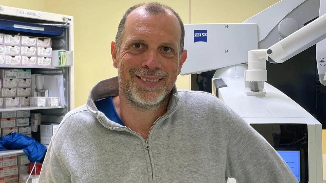 Il primario Vanni Borgioli spiega l’organizzazione e i costanti progressi "Distacchi di retina, ma anche trapianti di cornea e interventi per il glaucoma" . Il primario Vanni Borgioli spiega l’organizzazione e i costanti progressi "Distacchi di retina, ma anche trapianti di cornea e interventi per il glaucoma" .
