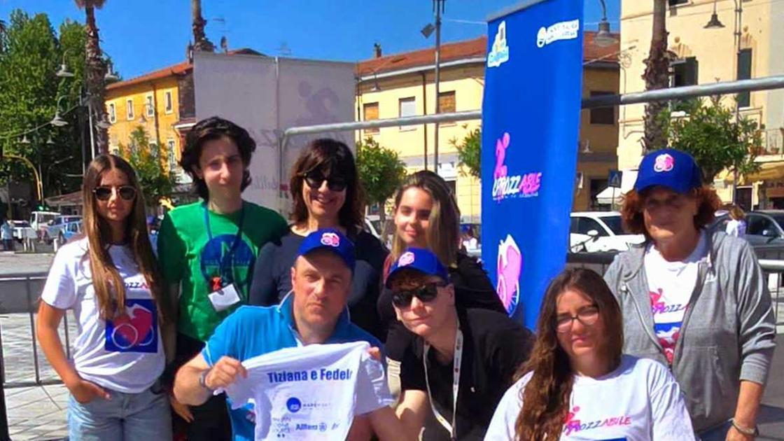 A lezione di inclusione. Centinaia di studenti nelle vie di Marina per la ’Carrozzabile’ A lezione di inclusione. Centinaia di studenti nelle vie di Marina per la ’Carrozzabile’