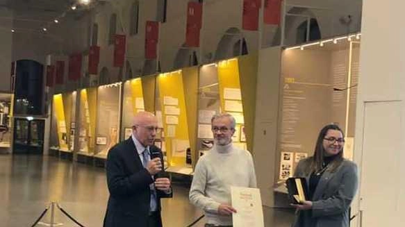 Il sindaco Renzo Macelloni ritira il. 7° Etico Ethical Award, premio agli enti che indirizzano la propria attività allo sviluppo di progetti per il riconoscimento e l’innovazione dei luoghi Il sindaco Renzo Macelloni ritira il. 7° Etico Ethical Award, premio agli enti che indirizzano la propria attività allo sviluppo di progetti per il riconoscimento e l’innovazione dei luoghi