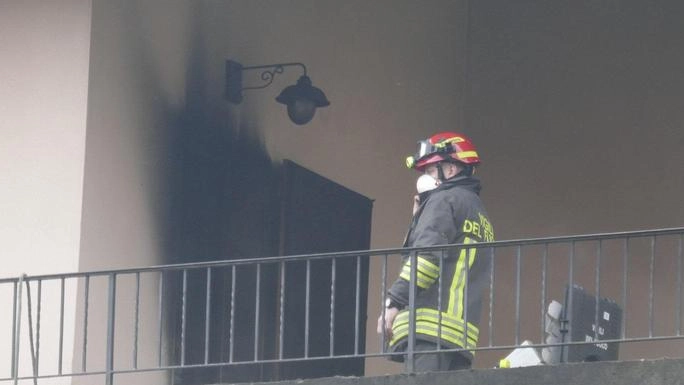 Anna Viliani è stata uccisa con dieci coltellate ma prima di morire è stata lasciata agonizzante per 11 ore. Il figlio aveva già mostrato comportamenti aggressivi. E ad agosto erano intervenuti i carabinieri.