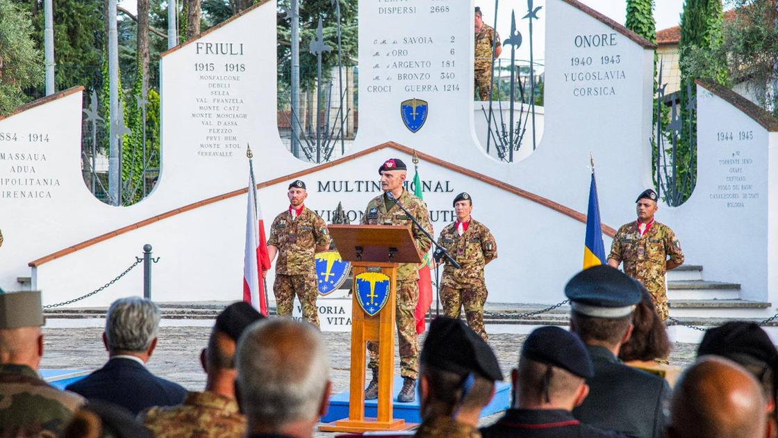 https://www.lanazione.it/image-service/view/acePublic/alias/contentid/ZmU1MGUzZmUtMzI1OC00/0/il-capo-di-stato-maggiore-della-difesa-generale-luciano-portolano-durante-la-cerimonia.jpeg?f=16:9&w=1200&h=630