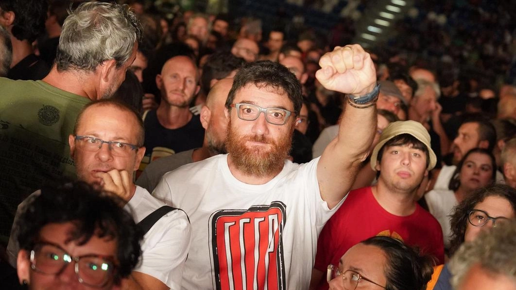 Ieri sera il primo appuntamento del tradizionale cartellone: sul palco la band Cccp-fedeli alla linea. Fino al 5 settembre i concerti si terranno nel cuore della città. Dall’11 gli appuntamenti a Villa Guicciardini. . Ieri sera il primo appuntamento del tradizionale cartellone: sul palco la band Cccp-fedeli alla linea. Fino al 5 settembre i concerti si terranno nel cuore della città. Dall’11 gli appuntamenti a Villa Guicciardini. .