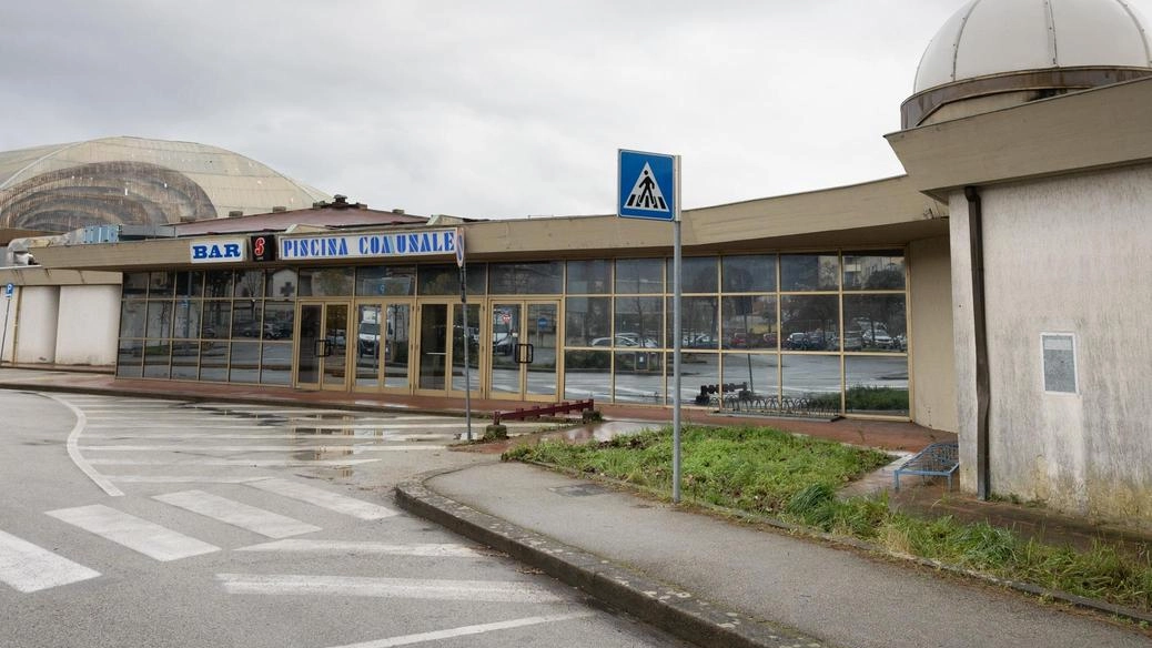 Il settore invernale della piscina comunale è chiuso su disposizione del Comune dallo scorso agosto Il settore invernale della piscina comunale è chiuso su disposizione del Comune dallo scorso agosto