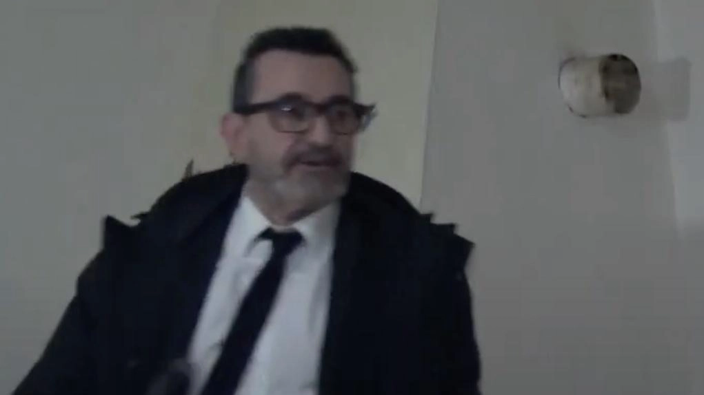 Luigi Pelazza ripreso in un frame del video su Youtube. Le immagine saranno trasmesse nei programmi. “Piranjat“ e. “Le Iene“ Luigi Pelazza ripreso in un frame del video su Youtube. Le immagine saranno trasmesse nei programmi. “Piranjat“ e. “Le Iene“