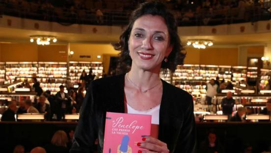 Cristina Manetti presenta il suo libro a palazzo Portinari: dialogo sulle donne Cristina Manetti presenta il suo libro a palazzo Portinari: dialogo sulle donne