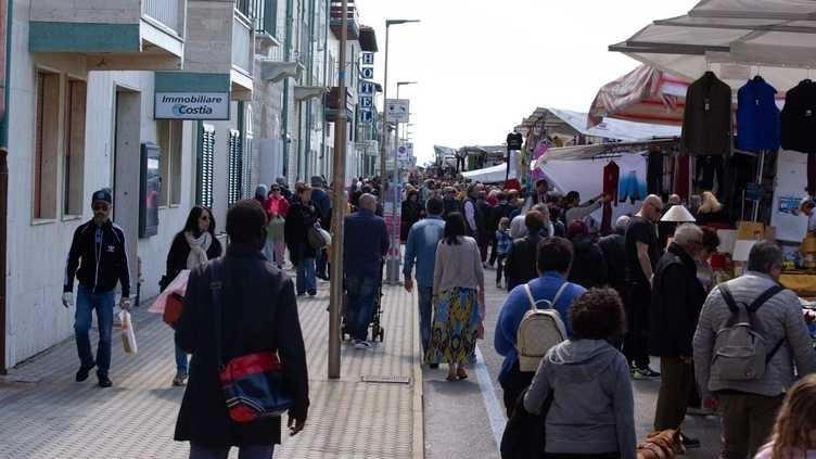 Le regole di Confesercenti sul mercato di Marina per una stagione commerciale di livello Le regole di Confesercenti sul mercato di Marina per una stagione commerciale di livello