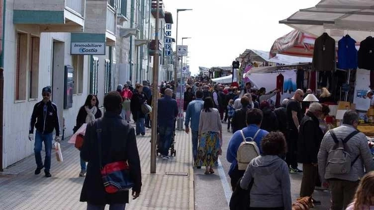 Il mercato a Marina di Pisa Il mercato a Marina di Pisa