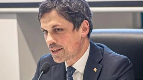 "Nella piena noncuranza delle regole che definiscono i rapporti tra enti e lavoratori, i per mano dell’assessore regionale al Personale,...
