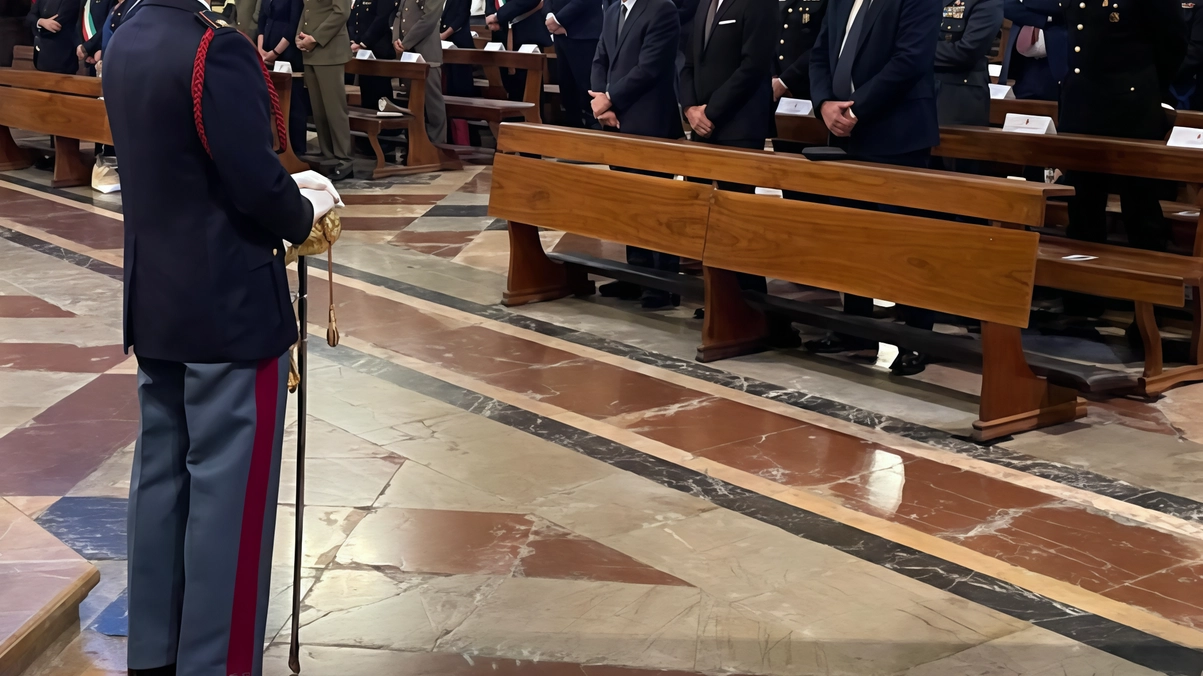La Polizia di Stato ha celebrato San Michele Arcangelo a Perugia e Terni con cerimonie religiose e omaggi floreali, sottolineando il ruolo guida del santo nella missione di difendere il bene e combattere il male. Autorità e allievi vice ispettori presenti. La Polizia di Stato ha celebrato San Michele Arcangelo a Perugia e Terni con cerimonie religiose e omaggi floreali, sottolineando il ruolo guida del santo nella missione di difendere il bene e combattere il male. Autorità e allievi vice ispettori presenti.