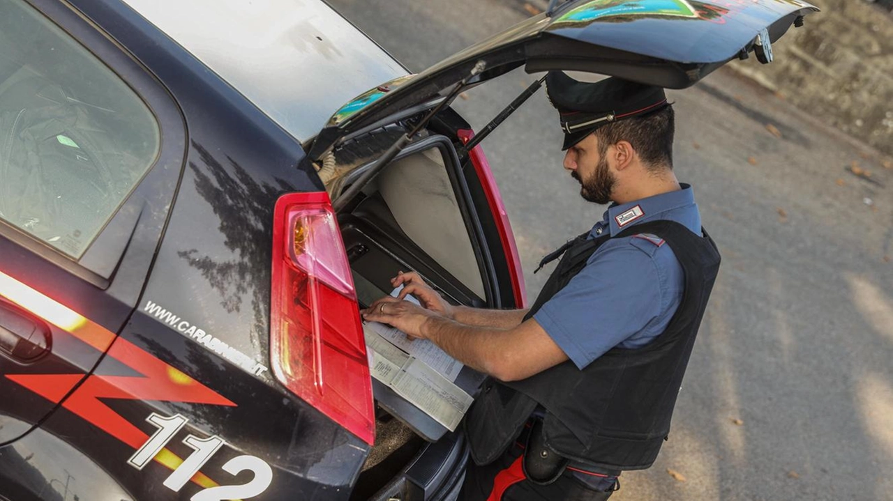I controlli per la sicurezza nei lughi di lavoro. fatti dai carabinieri (. foto d’archivio