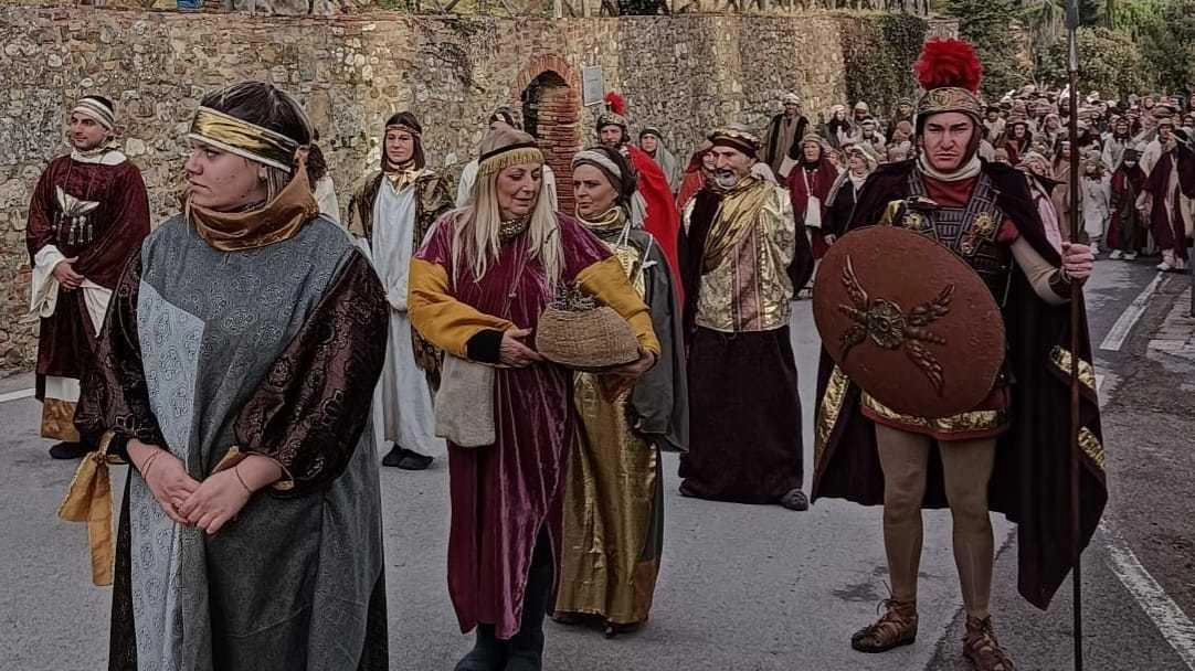 Giù il sipario a Casole d’Elsa sull’edizione straordinaria di ‘Praesepium’ che normalmente si svolge ogni due anni. Confermato il successo... Giù il sipario a Casole d’Elsa sull’edizione straordinaria di ‘Praesepium’ che normalmente si svolge ogni due anni. Confermato il successo...
