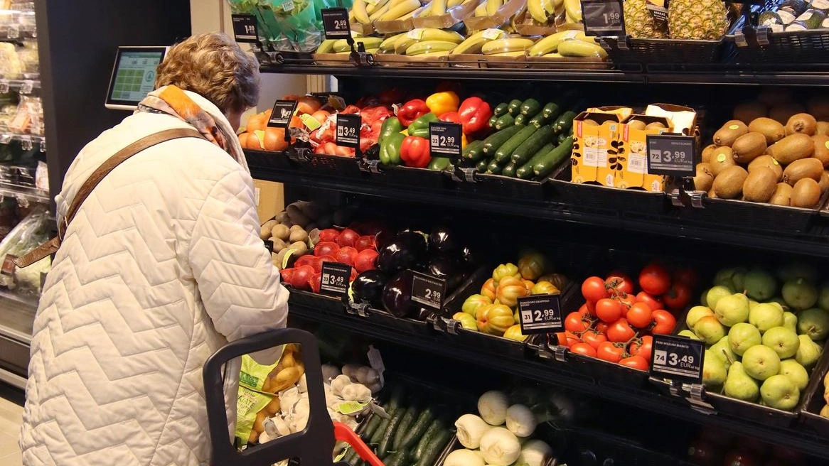 Nella foto d’archivio un supermercato generico; a Sinalunga oggi confronto tra azienda e lavoratori della Lidl dopo le proteste dei giorni scorsi Nella foto d’archivio un supermercato generico; a Sinalunga oggi confronto tra azienda e lavoratori della Lidl dopo le proteste dei giorni scorsi