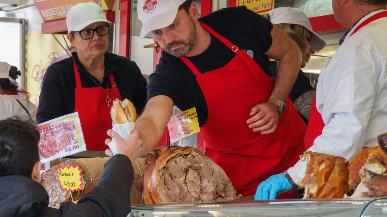 Tantissimi visitatori fin dal mattino per la giornata d’apertura. Presi d’assalto gli stand gastronomici. Domani previsto il ’clou’.