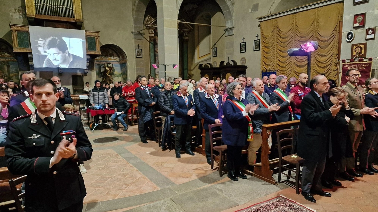 La commemorazione di Emanuele Petri, poliziotto ucciso in servizio dalle Br il 2 marzo del 2003 La commemorazione di Emanuele Petri, poliziotto ucciso in servizio dalle Br il 2 marzo del 2003