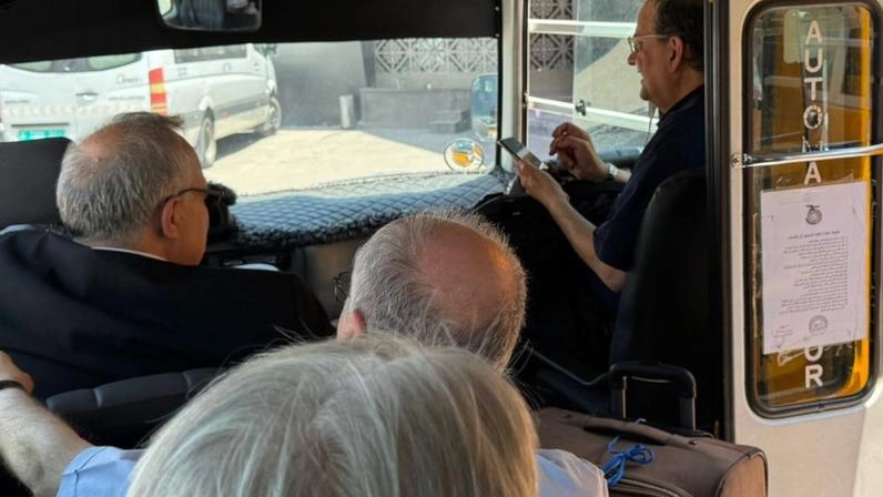 Il cardinale Lojudice sulla navetta diretta in Giordania Il cardinale Lojudice sulla navetta diretta in Giordania