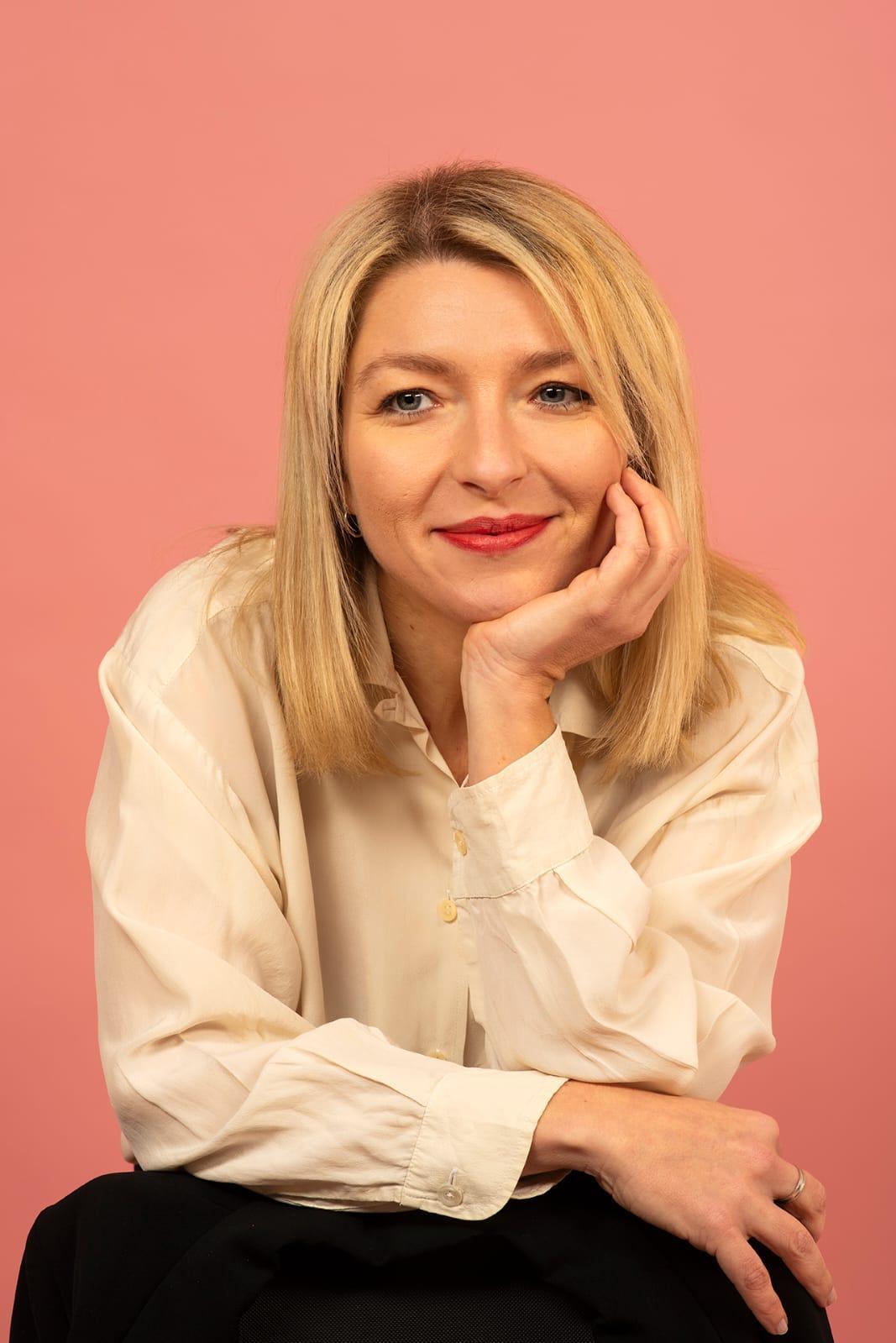 https://www.lanazione.it/image-service/view/acePublic/alias/contentid/ZmUzZWI0ZTItN2MwNS00/0/in-scena-lanteprima-del-nuovo-spettacolo-di-caterina-paolinelli.jpeg
